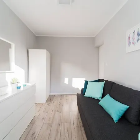 4 On Martket Square - View - 150 M Town Hall *