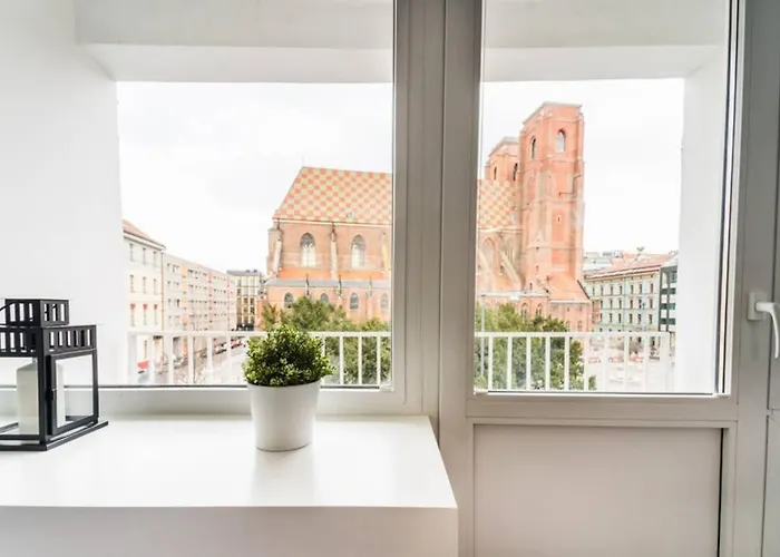 4 On Martket Square - View - 150 M Town Hall Apartman