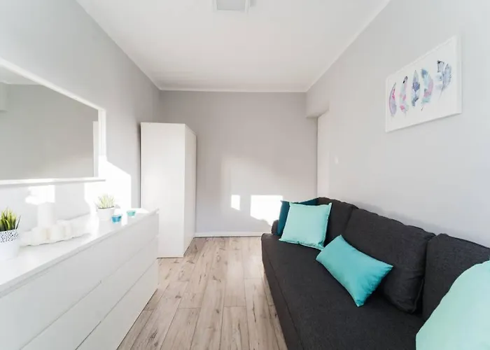 4 On Martket Square - View - 150 M Town Hall *