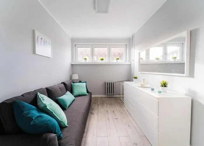 4 On Martket Square - View - 150 M Town Hall *